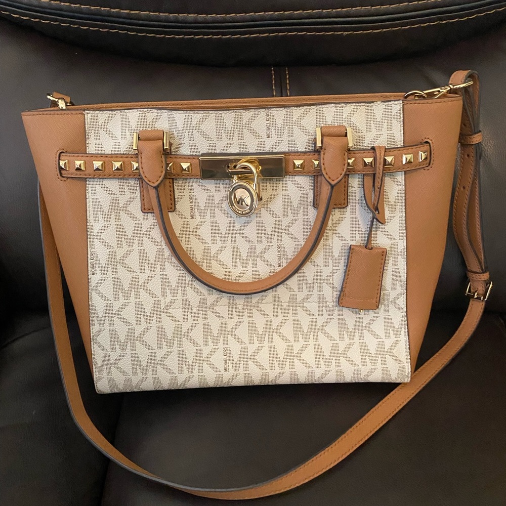 Michael Kors Beautiful Purse!!